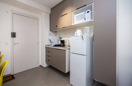 Itaim Bibi Apartment | Studio com Varanda ao Lado da Estação Pinheiros