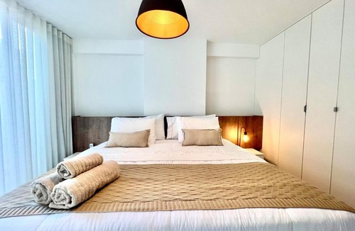 Inga Apartment | Studio completo - Cama king - Varanda - Ótima localização