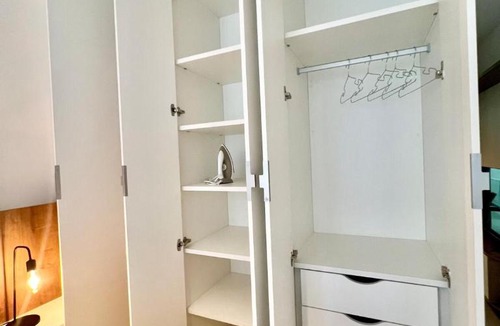 Inga Apartment | Studio completo - Cama king - Varanda - Ótima localização