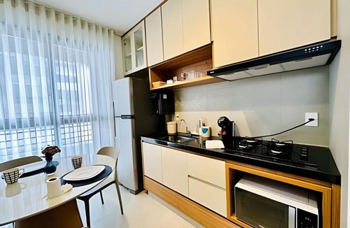 Saraiva Apartment | Studio Essenza | Moderno, Confortável e Completo.