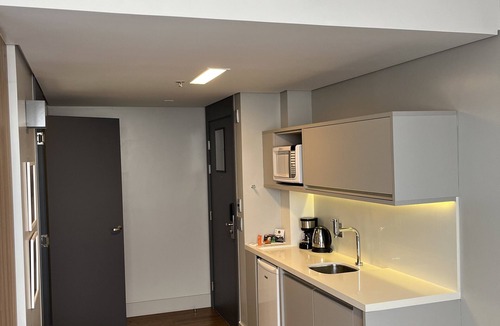 Batel Apartment | Studio Helbor Stay Batel - Aconchegante com Localização Premium