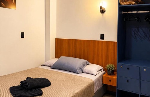 Paraiso Apartment | Studio Moderno e Novo - Cozinha Completa, Ar Condicionado e Wifi - Rápido Acesso ao Centro