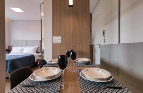Reboucas Apartment | Studio prox shopping Curitiba Wifi, TV a Cabo e ar by UROOMS