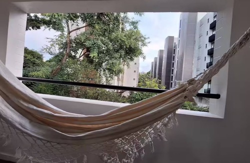 Asa Norte Apartment | Studio Tipuana, balcony with hammock in Asa Norte