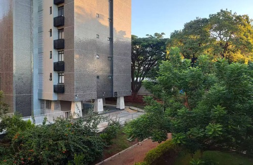 Asa Norte Apartment | Studio Tipuana, balcony with hammock in Asa Norte