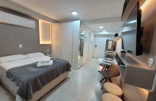 Partenon Apartment | StudioLUX, Vaga Grátis, Piscina, Gym, NetFlix, ao lado da PUC