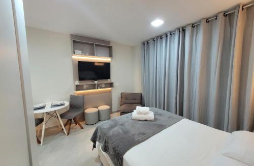Partenon Apartment | StudioLUX, Vaga Grátis, Piscina, Gym, NetFlix, ao lado da PUC