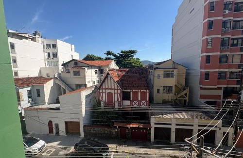 Urca Apartment | Studios confortáveis na URCA, perto Pão de Açucar, reformados, WI-FI, TV e ar condicionado SPLIT, pauloangerami MC301