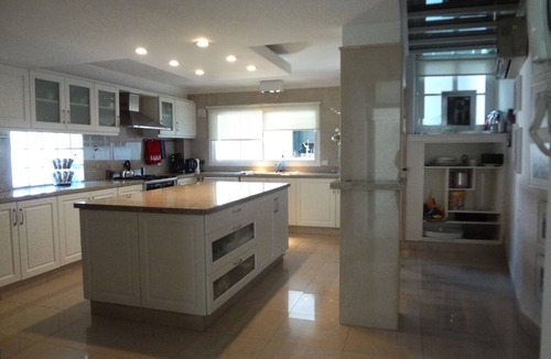 Retiro Apartment | STUNNING APT @ RECOLETA - 4BR 4BT - 2691 sqft - AC/WIFI/CABLE/Maid - See reviews