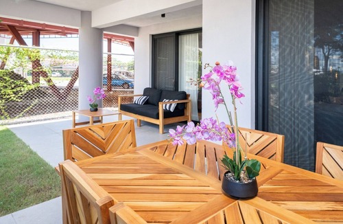 Barrio Ricos y Famosos Apartment | Stunning Condo at The Pearl in Jaco Beach 5B