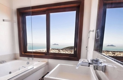 Joao Fernandes House | Stunning sea view with 4 suites.