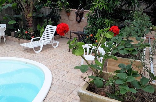 Bairro da Enseada House | Suíte 3 com piscina e wi-fi em Caraguatatuba