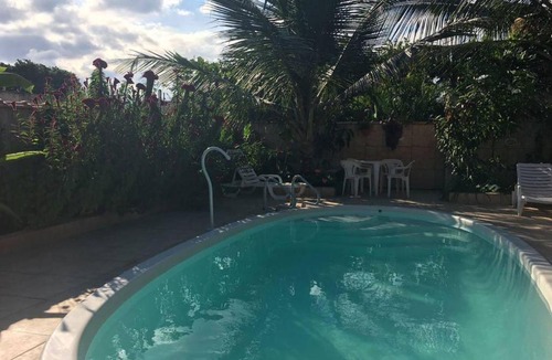 Bairro da Enseada House | Suíte 4 para PcD com piscina em Caraguatatuba