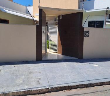 Jardim Italia House | Suíte atrás UFMT