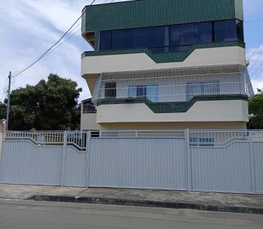 Parque Jacaraipe House | Suíte bem localizada, perto da praia, ar-condicionado e garagem