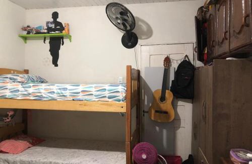 Canudos House | suíte climatizada com sala e cozinha familiar