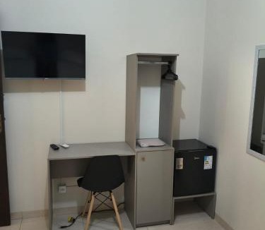 Sinop House | Suíte com ar, frigobar atende até 3 pessoas não a estacionamento