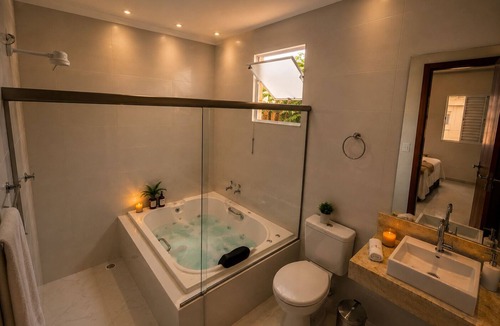Capitolio Ski Chalet | Suíte com Jacuzzi Vista de Escarpas 1