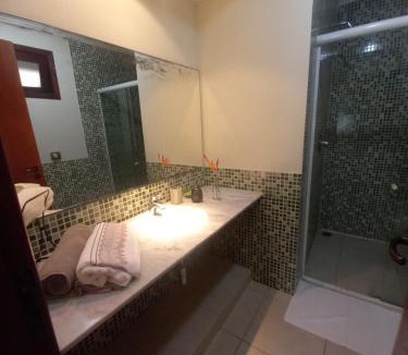 Itamambuca House | Suíte no Condomínio Itamambuca - Muito Perto da Praia !