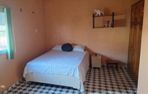 Sacramenta House | Suíte privativa com ar condicionado em residência domiciliar