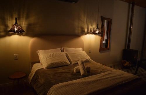Merlot Cabin | Suítes Celeste, Cabana no Vale dos Vinhedos com Banheira e Café da Manhã Colonial Incluso
