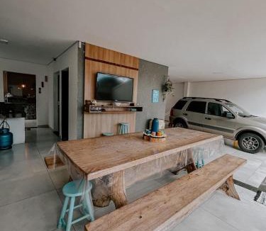 Planalto House | Suítes em casa ampla com área gourmet