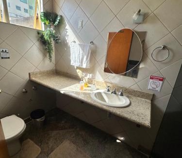Belo Horizonte House | Suite casal 2 com frigobar