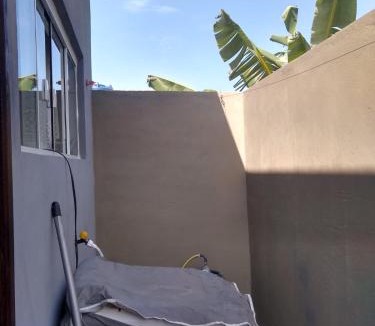 Rio Vermelho Norte Other | Suite casal em casa compartilhada com uma pessoa - estacionamento - Trilha Moçambique