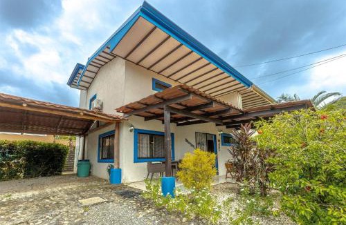 Bejuco House | Sunset Villa, comfortable house steps from the beach