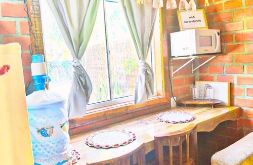 Bonito Ski Chalet | Tarumã Challes 03, complete chalet with balcony and barbecue, pets allowed.