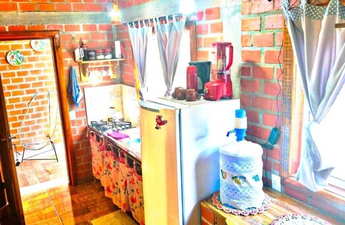 Bonito Ski Chalet | Tarumã Challes 03, complete chalet with balcony and barbecue, pets allowed.