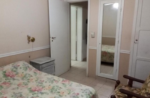 Trelew Apartment | Tejas rojas