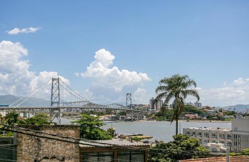 Centro Apartment | The Bridge by Viva - Prédio com piscina no terraço e academia em Floripa