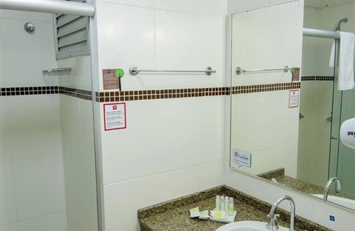 Foz do Iguacu City Centre Hotel | Three Twin Rooms | Free Breakfast | Near Bird Park