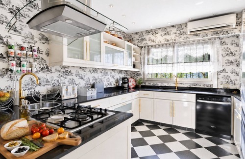 Saavedra Villa | Top Rated Villa w/Pool, BBQ, 12 pax, w/Guesthouse