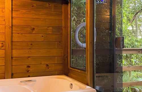 Fabricio Ski Chalet | Toucans' Home Chalet - A Romantic Chalet in Santo Amaro da Imperatriz