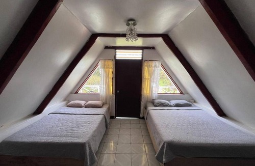 La Union House | Tranquil Cabin Getaway in San Ramn, Costa Rica