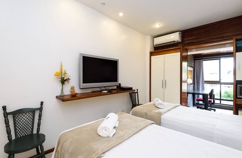 Copacabana Bed & Breakfast | Tranquility in Copacabana| 200m from the beach | RPP103