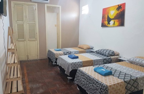 Meireles House | Triple room with private bathroom, Wi-Fi, air conditioning and TV.