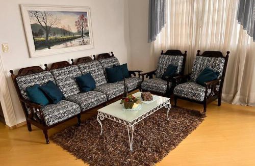 Capao da Imbuia House | Triplex 5 min do Jardim Botânico