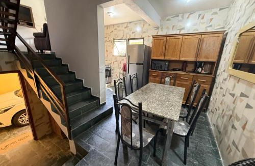 Umuarama Apartment | TRIPLEX piscina churrasqueira lava e seca Wi-Fi e 2 TVs em Condomínio com 90m2 no centro de Ubatuba
