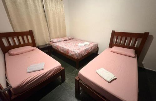 Umuarama Apartment | TRIPLEX piscina churrasqueira lava e seca Wi-Fi e 2 TVs em Condomínio com 90m2 no centro de Ubatuba