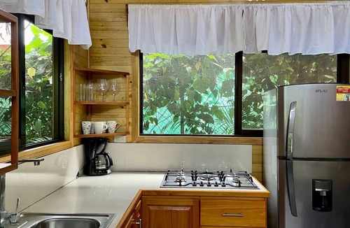 Manuel Antonio Cabin | Tropical Cabin 10 Min to Beach & Park