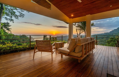 Dominical Villa | Tropical Oceanview Retreat 11br for 27 Guests