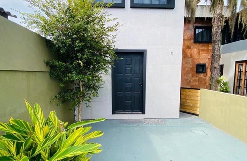 Carianos House | TuRiStAnDo eM fLoRiPa - Espaço PRIVATIVO até 5 pessoas