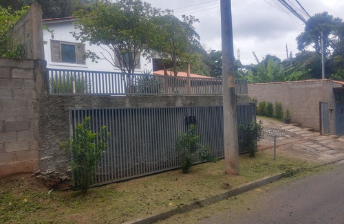 Santana de Parnaiba House | Um Final de Semana,com sua Família Diferente Próximo a Capital ,para 10 Pessoas