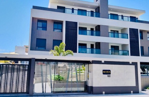 Lagoa Pequena Apartment | Upscale Studio Walk In The Sand