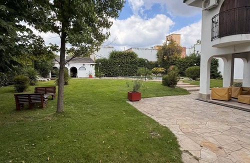Mendoza City Center House | Vacation home in Mendoza City with a pool table