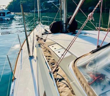 Conceicao de Jacarei Boat Rental | Veleiro Transoceânico em Angra do Reis com Capitão
