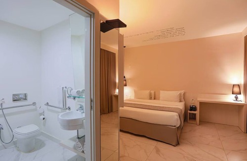Copacabana Hotel | Vibrant Stay Close to Ipanema + Copacabana – Ideal for Couples on a Getaway